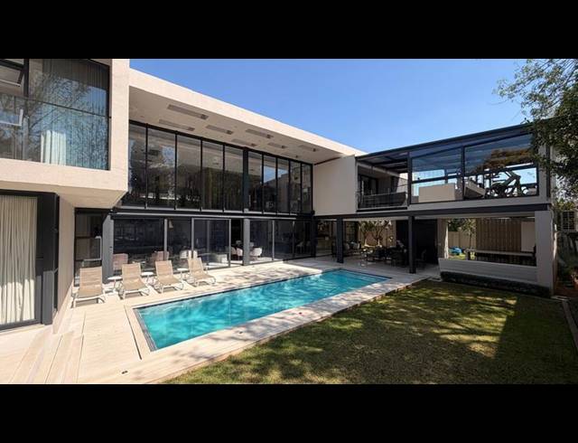 4 BEDROOM HOUSE FOR SALE IN SANDHURST